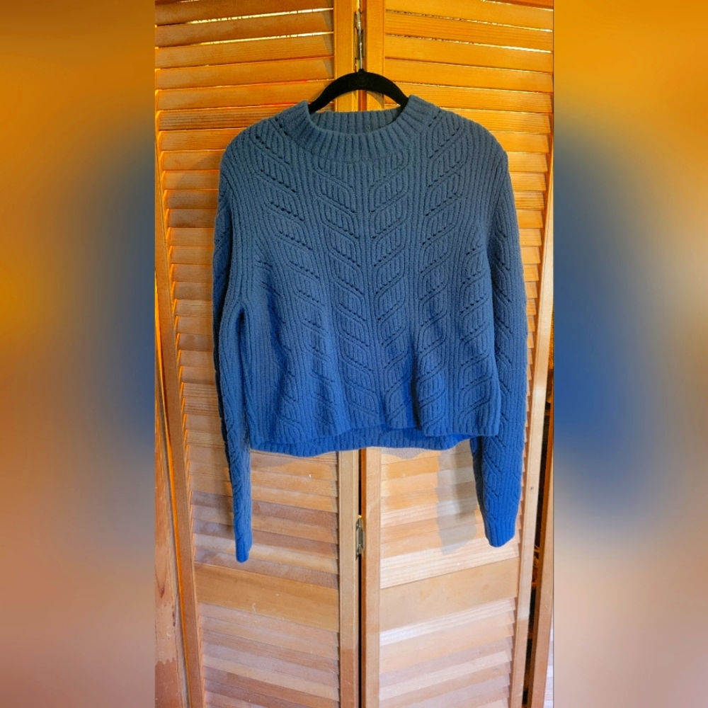 Carve Designs Cropped sweater